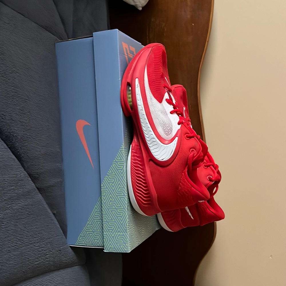 Basketball shoes